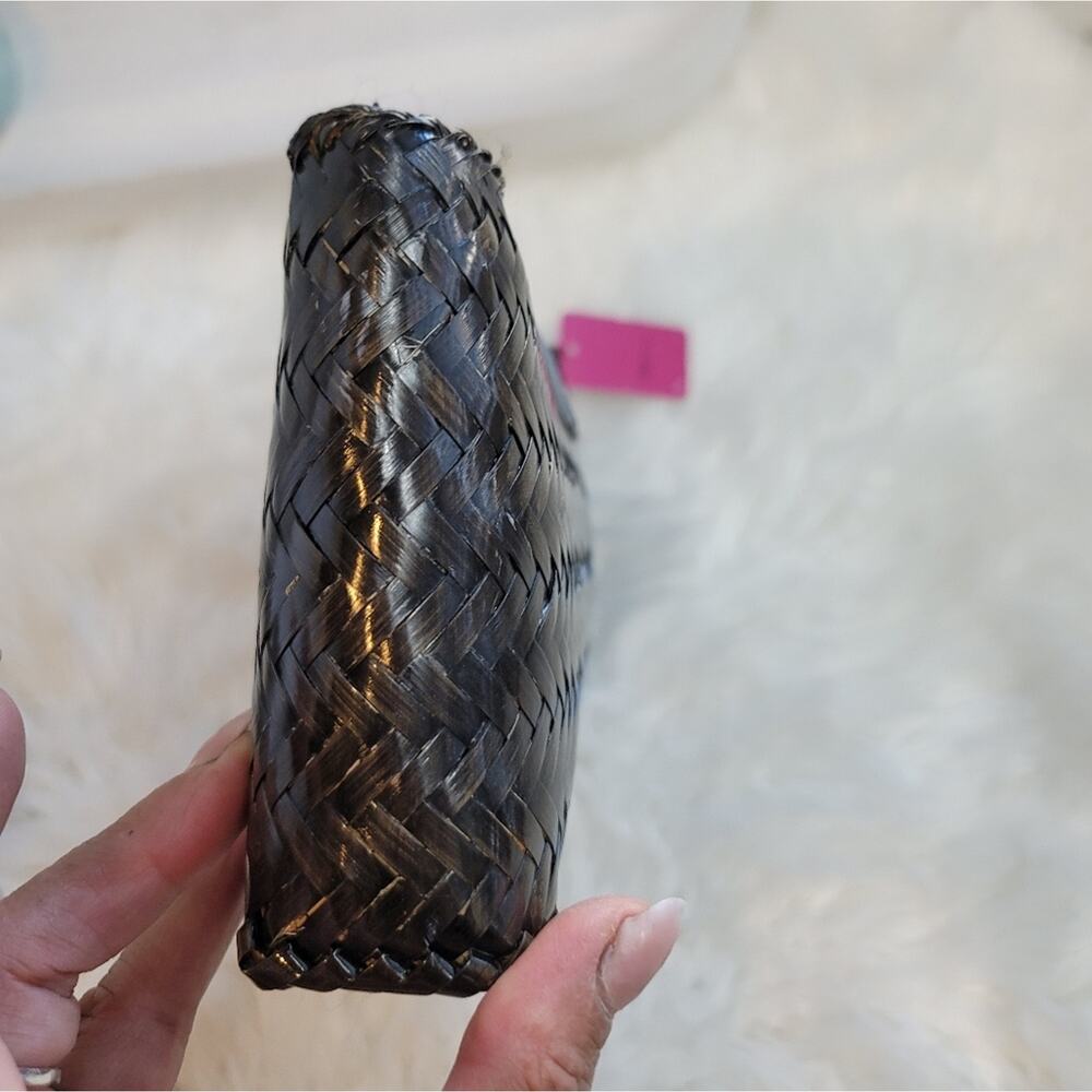 ARANAZ Handmade Filipino Woven Clutch w Metallic Embossed Magnetic Closure - Picture 6 of 16